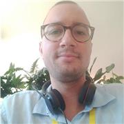 Insegnante di matematica e informatica, rivolta a studenti di scuola elementare, media e superiore